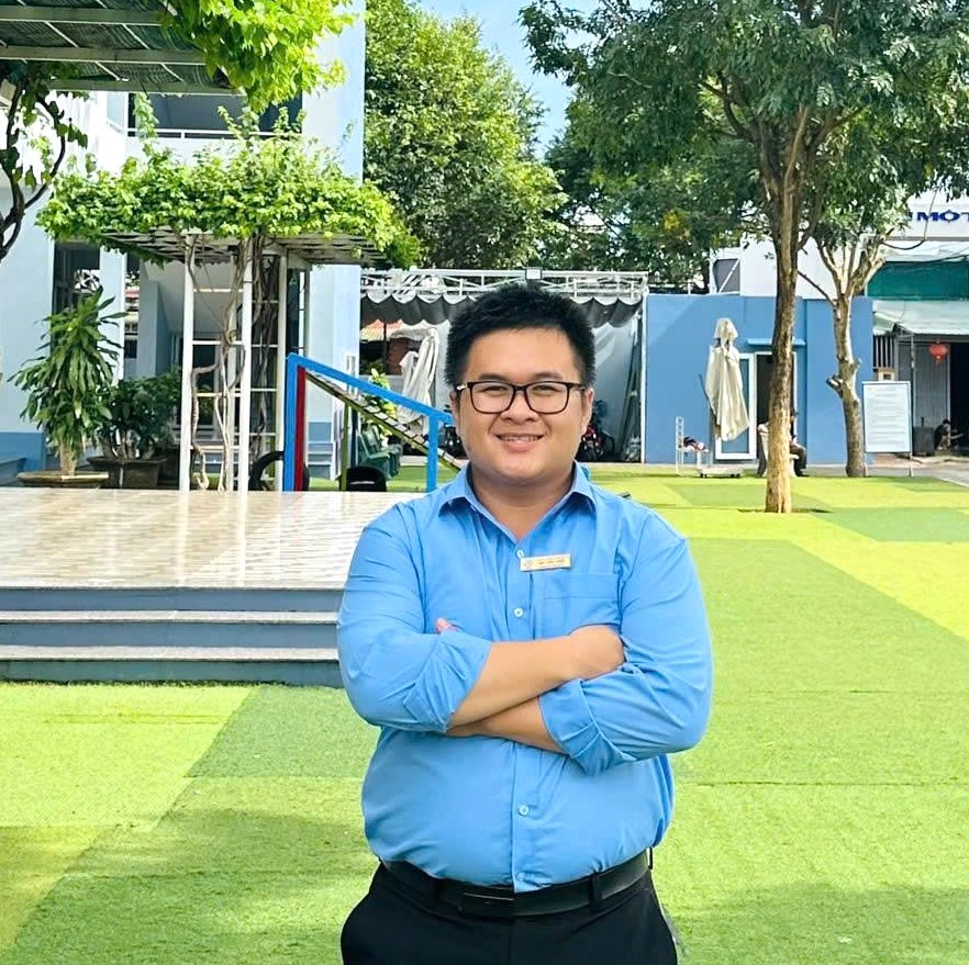 Thầy Ngô Trọng Nghĩa - GV Tiếng Anh